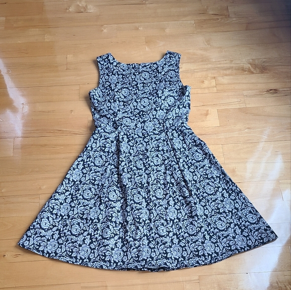 Dress 👗 size M - Picture 2 of 6